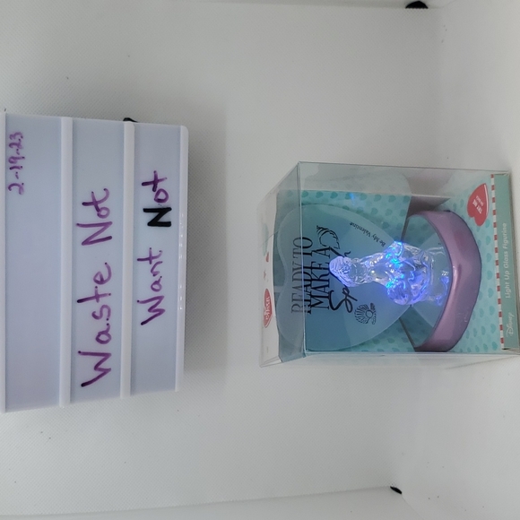 BNIB Disney Princess Light Up Glass Figurine: Ariel "Ready To Make A Splash" - Picture 1 of 6